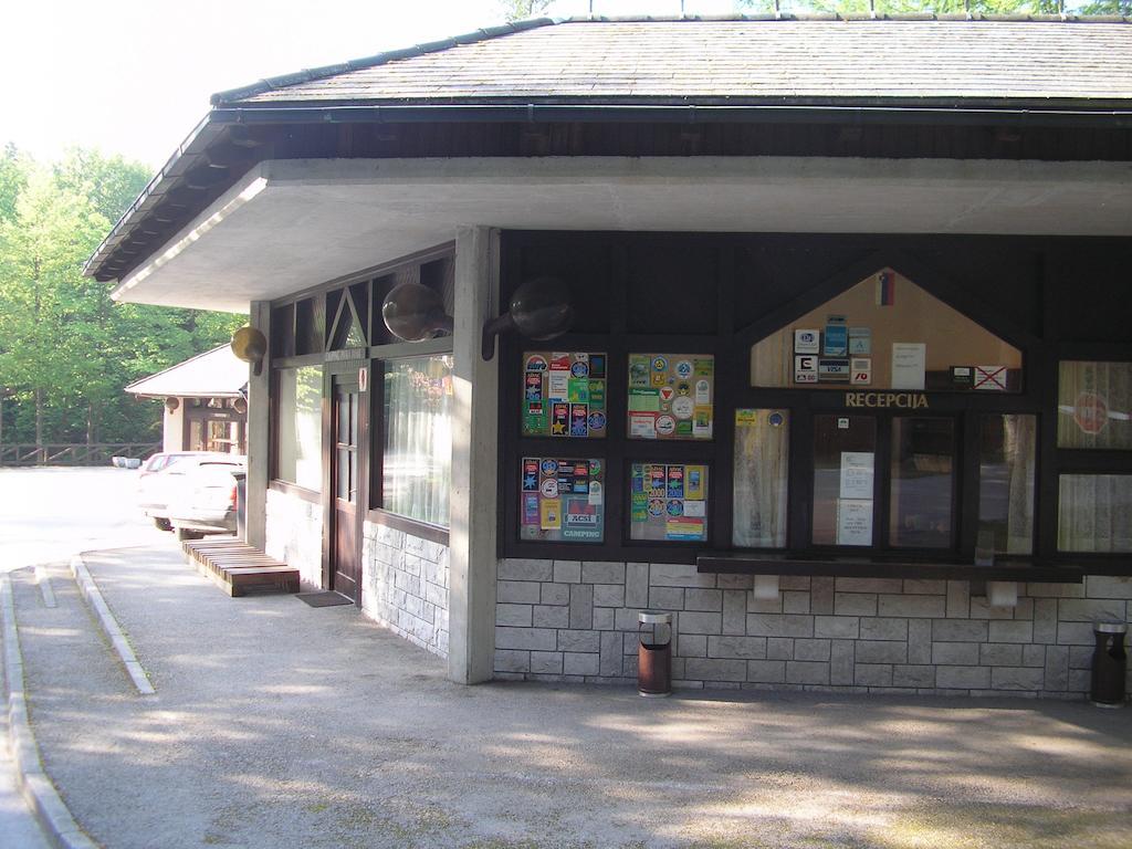 Camping Pivka Jama Постойна Екстер'єр фото