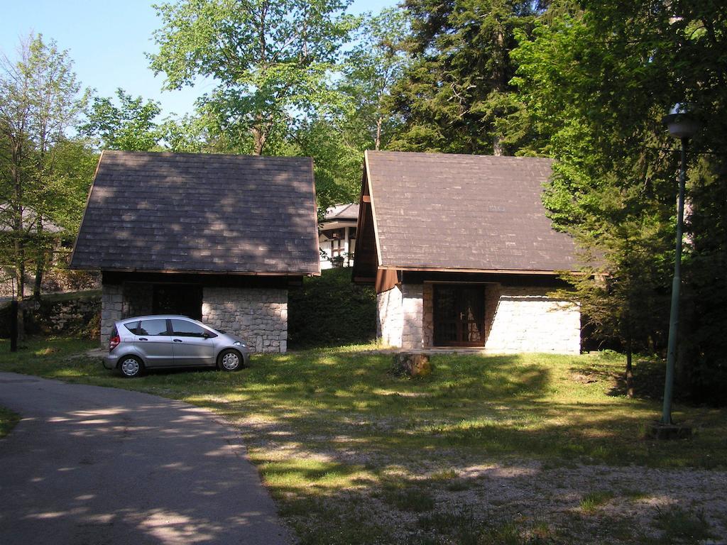 Camping Pivka Jama Постойна Екстер'єр фото